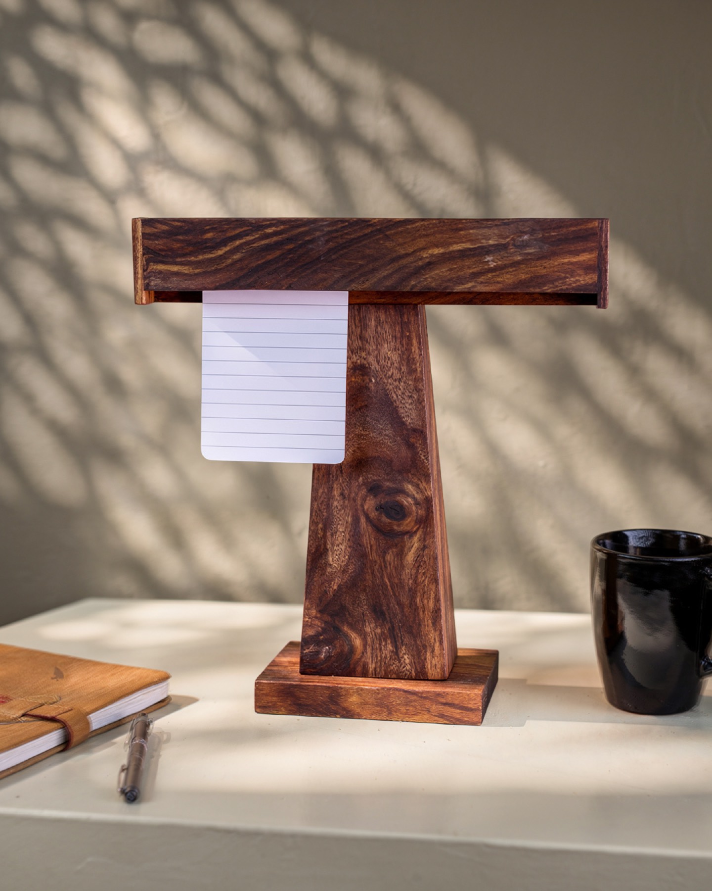 Display Dock with a single lined note card